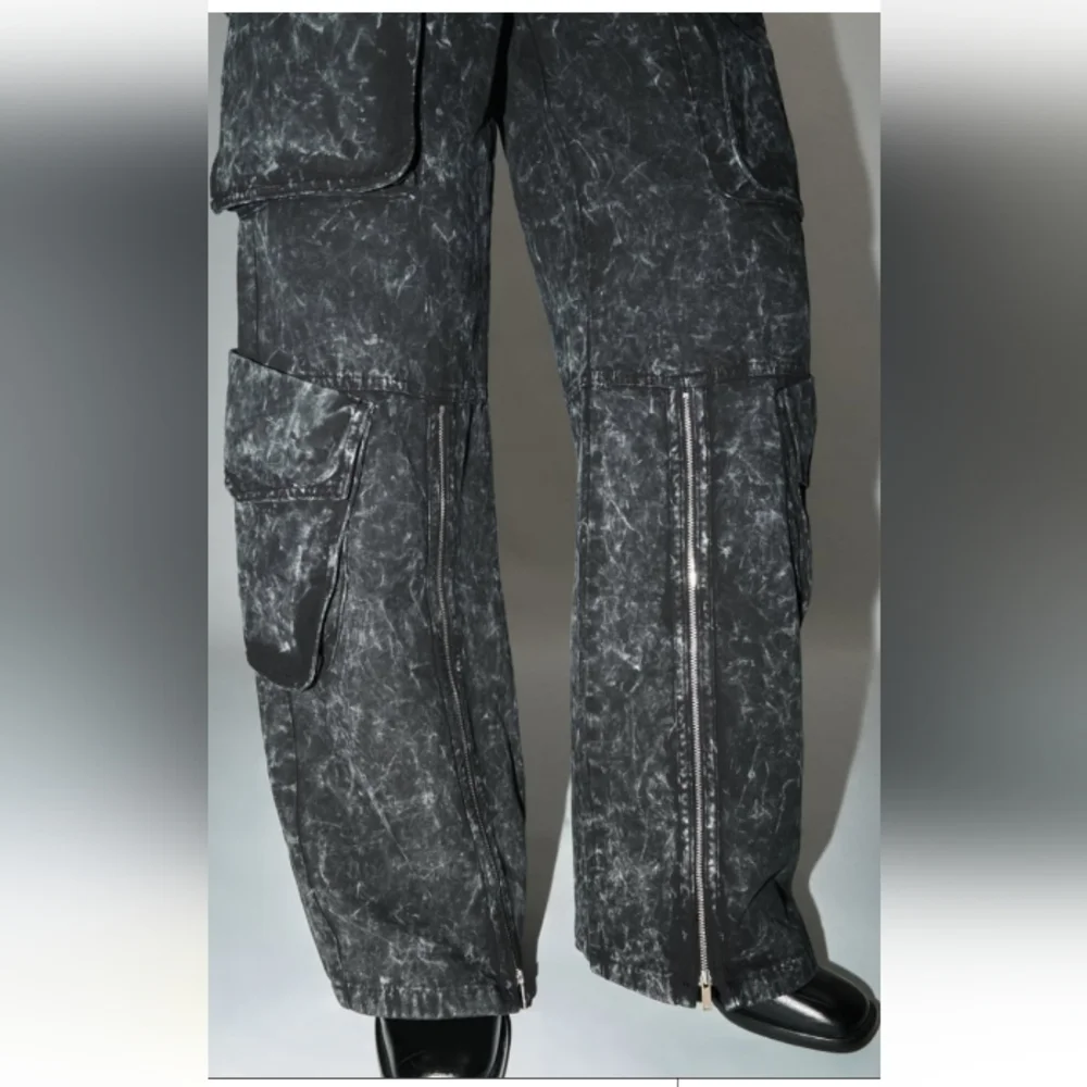 Zara Relaxed Mid Rise Cargo Utility jeans